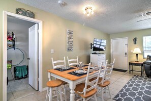 Apartment (2 Bedrooms) | Interior - Largo Townhome Near Indian Rocks Beach! (Largo)