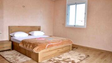 3 bedrooms, iron/ironing board, WiFi, bed sheets