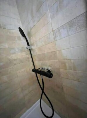 Håndklær, såpe og toalettpapir