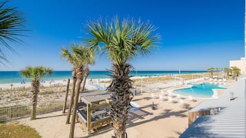Condo, 2 Bedrooms | Property grounds