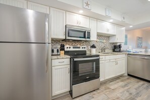 Appart'hôtel, 2 chambres | Cuisine privée