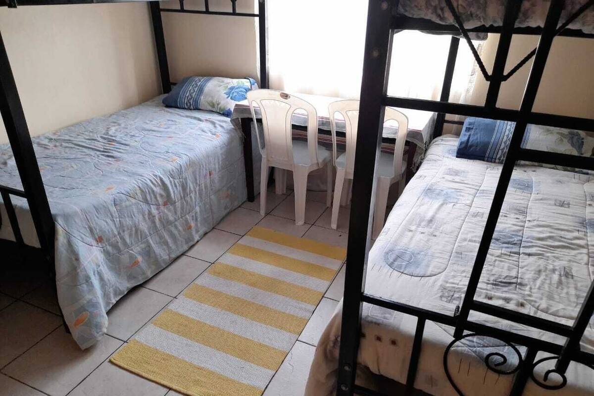 書桌、筆電工作空間、免費無線上網