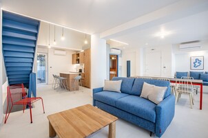 아파트, 파티오 | 거실 공간 | 케이블 채널 시청이 가능한 45인치 TV