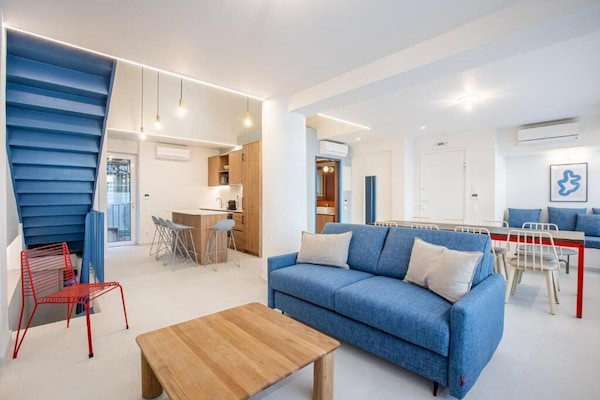 Apartamento, patio | Zona de estar | Televisión de 45 pulgadas con canales por cable