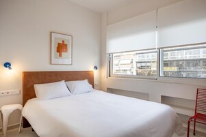 Estudio | Tabla de planchar con plancha, wifi gratis, ropa de cama