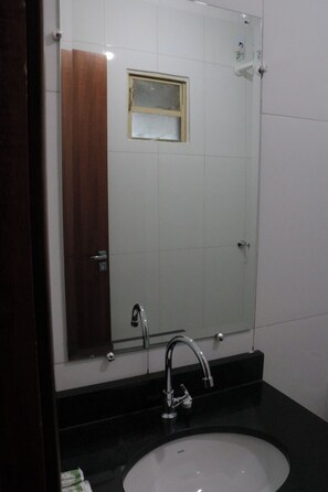 Bathroom - Cryptos hotel (Varzea Grande)