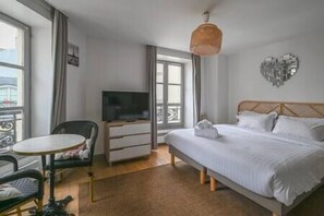 1 chambre, fer et planche Ă repasser, accĂšs Internet, draps fournis