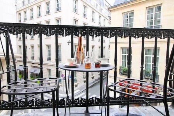 Outdoor dining - Balcon à L'opéra de Paris (Paris)