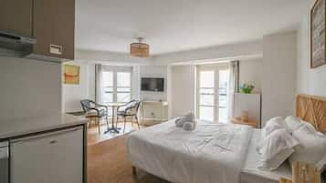 1 chambre, fer et planche à repasser, lit parapluie, accès Internet