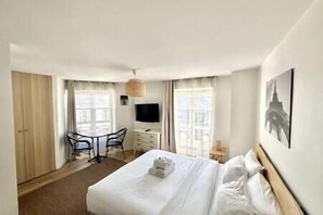 1 bedroom, iron/ironing board, travel cot, Internet
