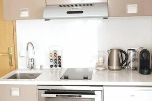 Fridge, microwave, oven, stovetop - Paris, Opéra 5...charming Apartment in Paris (Paris)