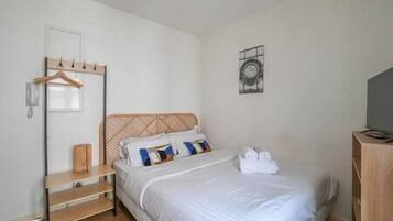 1 bedroom, iron/ironing board, WiFi, bed sheets