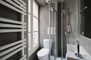Free toiletries, hair dryer, towels, toilet paper - So Cute Apartment (Paris)