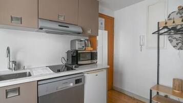 Refrigerador, microondas, parrilla de estufa y lavavajillas