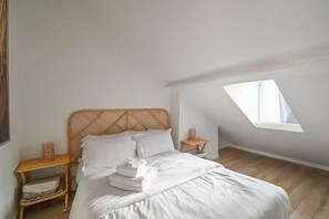 1 bedroom, iron/ironing board, travel cot, Internet - Romantic apartment in central Paris (Paris)