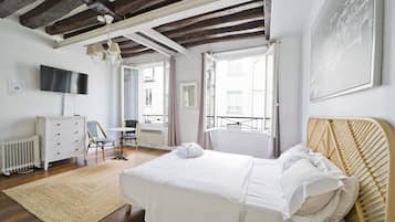 Iron/ironing board, travel crib, WiFi, bed sheets