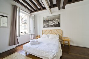 Iron/ironing board, travel cot, WiFi, bed sheets