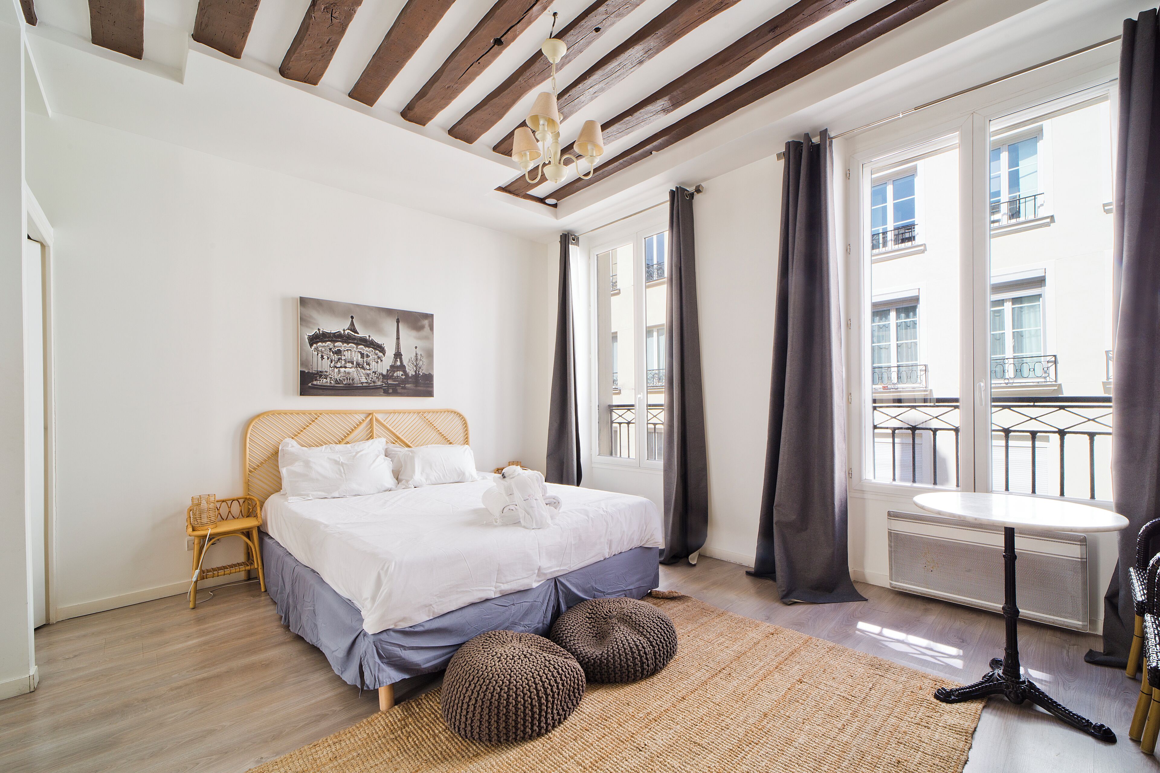 Fer et planche à repasser, lit parapluie, Wi-Fi, draps fournis