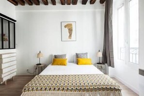 1 habitación, tabla de planchar con plancha, cuna de viaje y wifi 