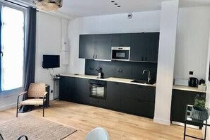 Réfrigérateur, micro-ondes, four, lave-vaisselle