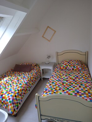 2 Schlafzimmer, Bügeleisen/Bügelbrett, Bettwäsche