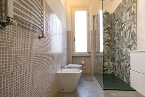 Shower, hair dryer, bidet, towels - Home and surroundings (Pisa)