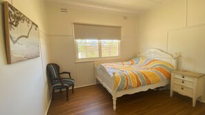 4 bedrooms, WiFi, bed sheets