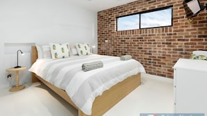 5 bedrooms, bed sheets