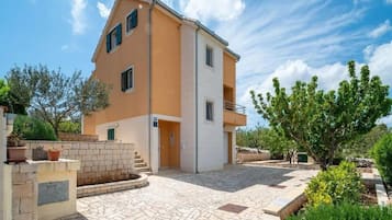 Villa (Five Bedroom Villa with Swimming pool) | Eingangsbereich