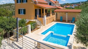 Villa (Five Bedroom Villa with Swimming pool) | Basseng