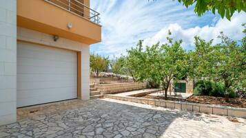 Villa (Five Bedroom Villa with Swimming pool) | Parking | Free self-parking