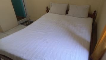 Habitación básica doble | Wifi gratis y ropa de cama