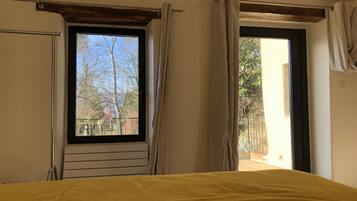 2 slaapkamers, een strijkplank/strijkijzer, gratis wifi, beddengoed