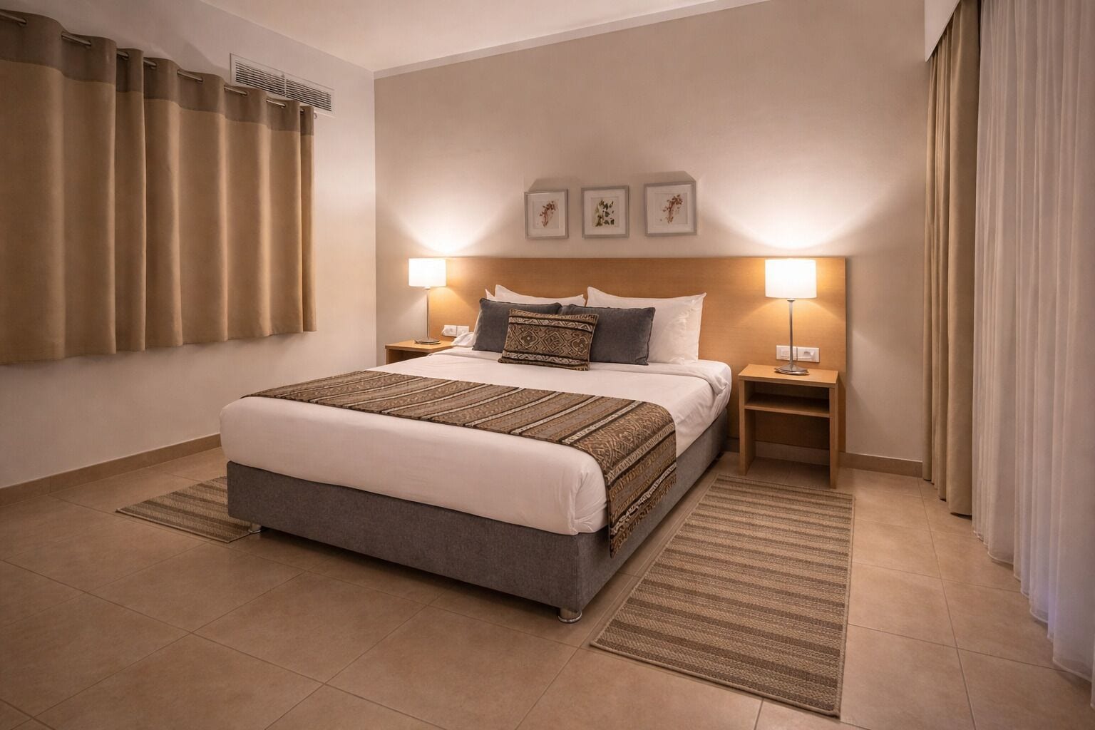 Coffres-forts dans les chambres, fer et planche à repasser