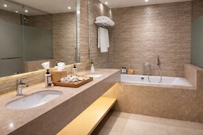 Shower, free toiletries, hair dryer, bathrobes - JAZ Elite Asteria (Sahl Hasheeh)