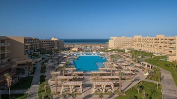 4 piscinas al aire libre