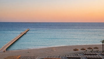 Playa privada y arena blanca
