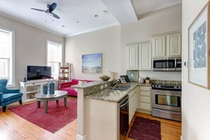 Fridge, microwave, oven, stovetop - Whitaker Loft, Modern | Fresh | Relaxed (Savannah)