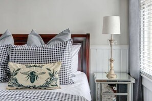 2 Schlafzimmer, Schreibtisch, Bügeleisen/Bügelbrett, WLAN