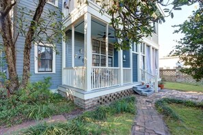 Exterior - Avery's Cottage @ Trustees' Garden | Walk 2 River! (Savannah)