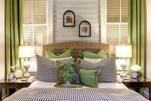 2 bedrooms, iron/ironing board, WiFi, bed sheets - Avery's Cottage @ Trustees' Garden | Walk 2 River! (Savannah)