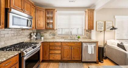 Cozy Home Away From Home! Cute Neighborhood - Off Street Parking