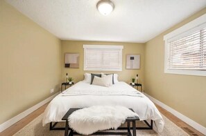 3 habitaciones, escritorio, tabla de planchar con plancha y wifi gratis 