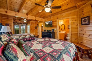 4 bedrooms, iron/ironing board, WiFi, bed sheets - Log cabin convenient to Dollywood, Townsend, & National Park (Sevierville)