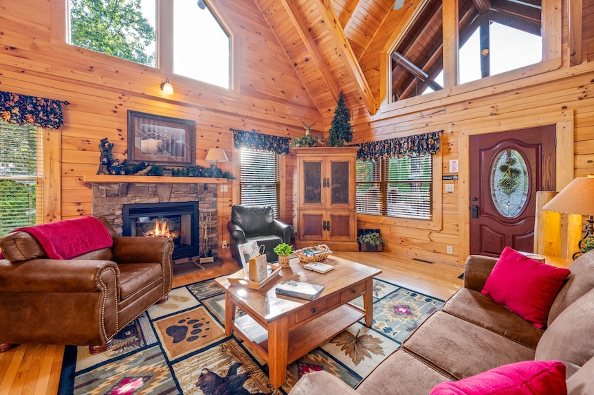 Log Cabin Convenient To Dollywood, Townsend, & National Park - Tennessee