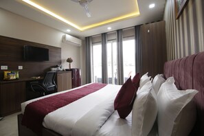 1 bedroom, premium bedding, down comforters, pillowtop beds - Lime Wood Stay - Studio Apartment  (Gurugram)