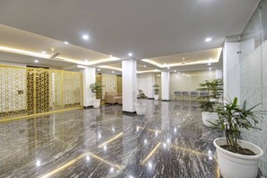 Lobby sitting area - Lime Wood Stay - Studio Apartment  (Gurugram)