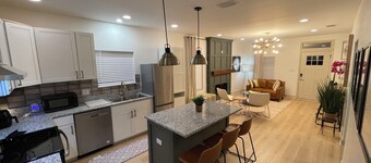 The Lively Oak - 3BD - 2BA Near DTown Mobile