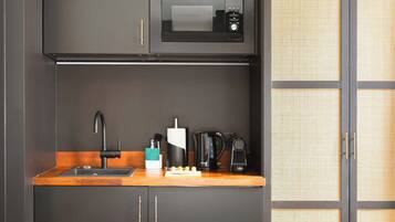 Suite | Cozinha privada | Geladeira, micro-ondas, cafeteira/chaleira, chaleira elétrica