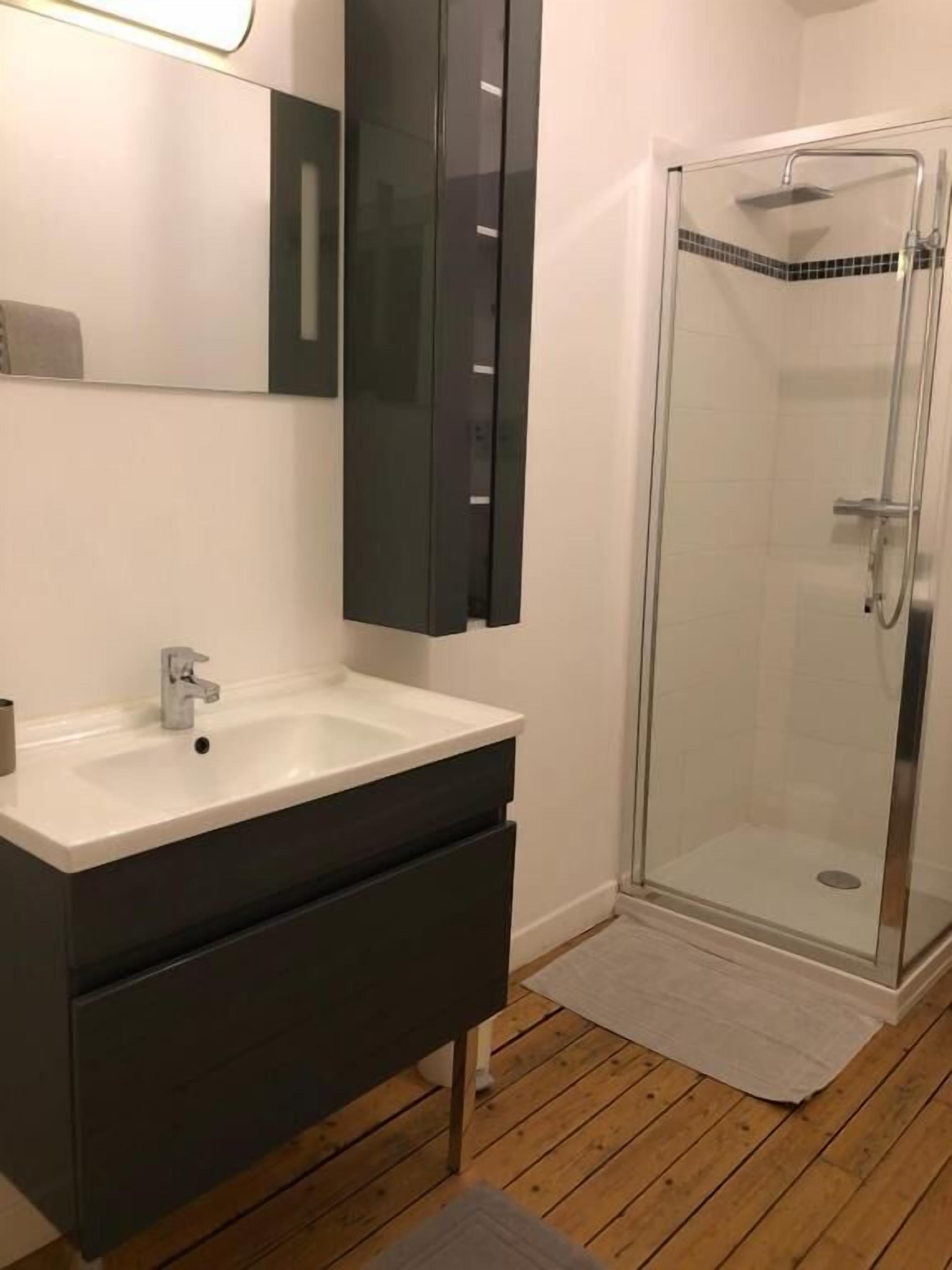 Gratis toalettartiklar och hårtork